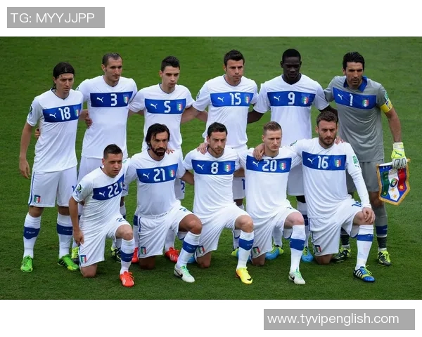 意大利足球明星大合影展现传奇风采与荣耀时刻 意大利足球明星大合影展现传奇风采与荣耀时刻