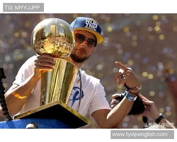 当今炙手可热足球球星崛起之路与绿茵场荣耀背后的奋斗传奇 当今炙手可热足球球星崛起之路与绿茵场荣耀背后的奋斗传奇