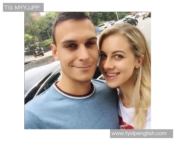 足球明星的女友:她们背后的爱情故事与奋斗历程 足球明星的女友:她们背后的爱情故事与奋斗历程